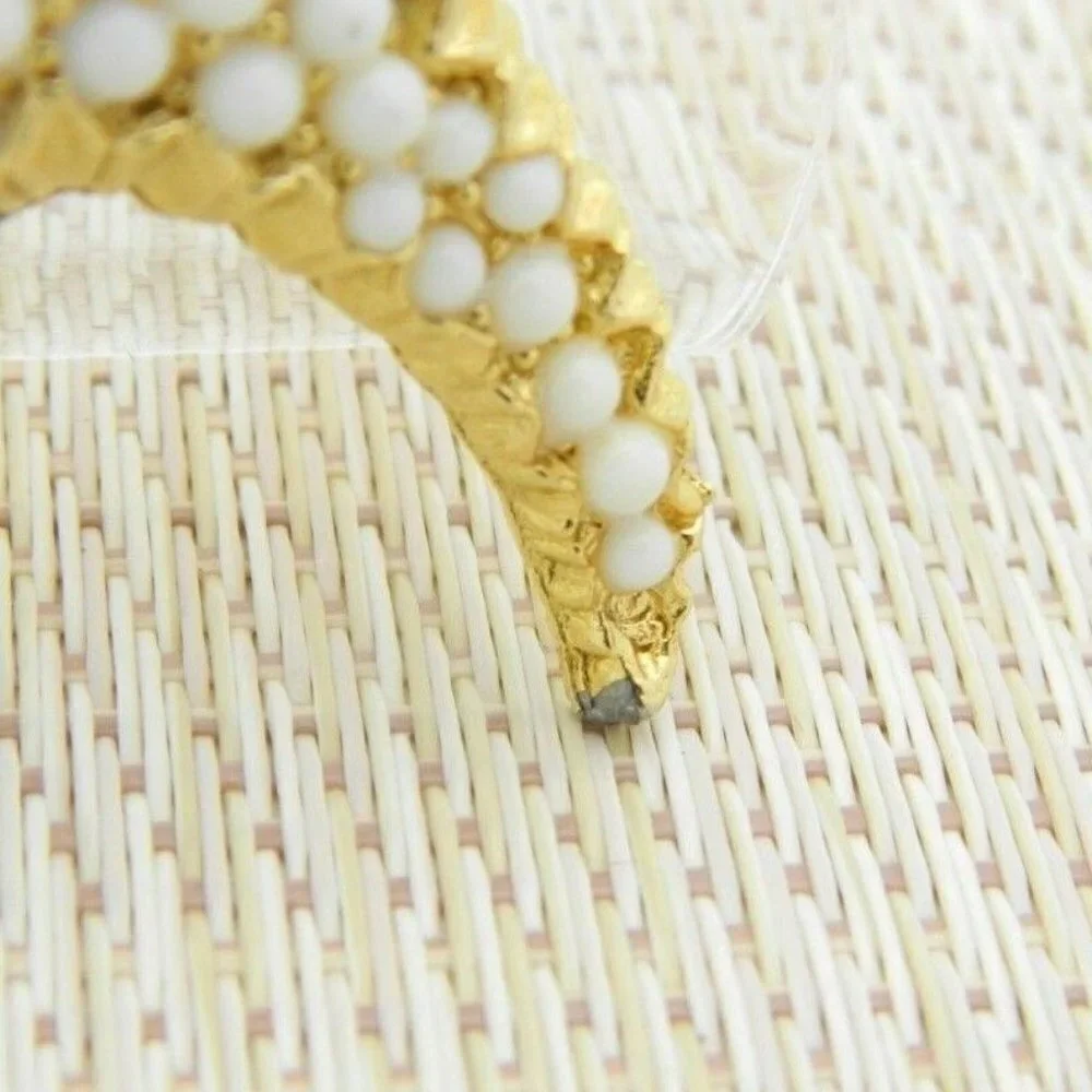 Vintage white bead